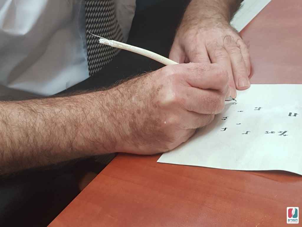 מה המחיר שסופר סתם צריך לגבות על מזוזה ותפילין