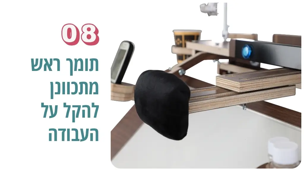 תומך ראש שחור ומרופד מחובר לשולחן